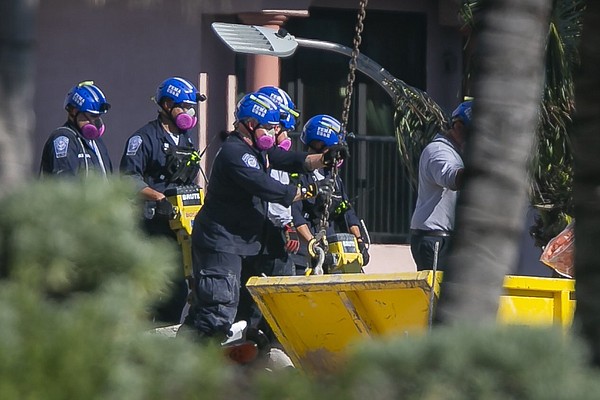 Crews to blast down rest of condos - Vimarsana News