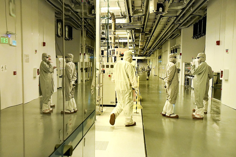 Semiconductor chips are manufactured in the clean room at GlobalFoundries Fab 8 in Malta, N.Y. MUST CREDIT: Photo for The Washington Post by Cindy Schultz