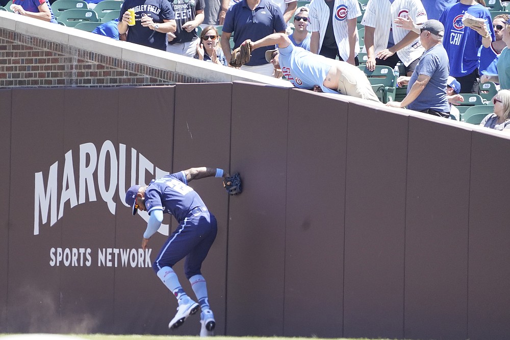 Hendricks beats Cardinals for his 9th consecutive win