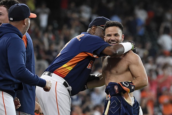 ALCS: Yankees rally late to stun Astros, even series 2-2