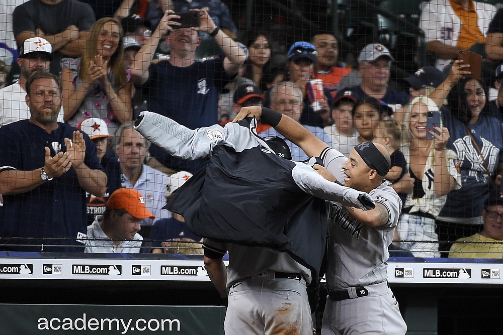 Odor, Yankees rally in 8th, end Boston's 4-game win streak