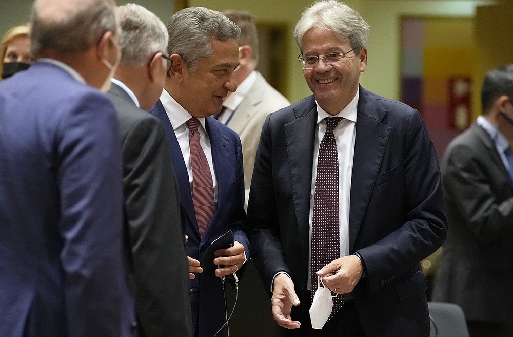 European Economic Commissioner Paolo Gentiloni, second from right, speaks with Fabio Panetta, member of the ECB's executive board, third from left, during a meeting of Eurogroup finance ministers at the European Council building in Brussels on Monday July 12, 2021 (AP Photo / Virginia Mayo)
