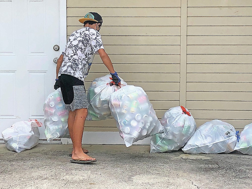 Hawaii teenager recycles to help students reach college
