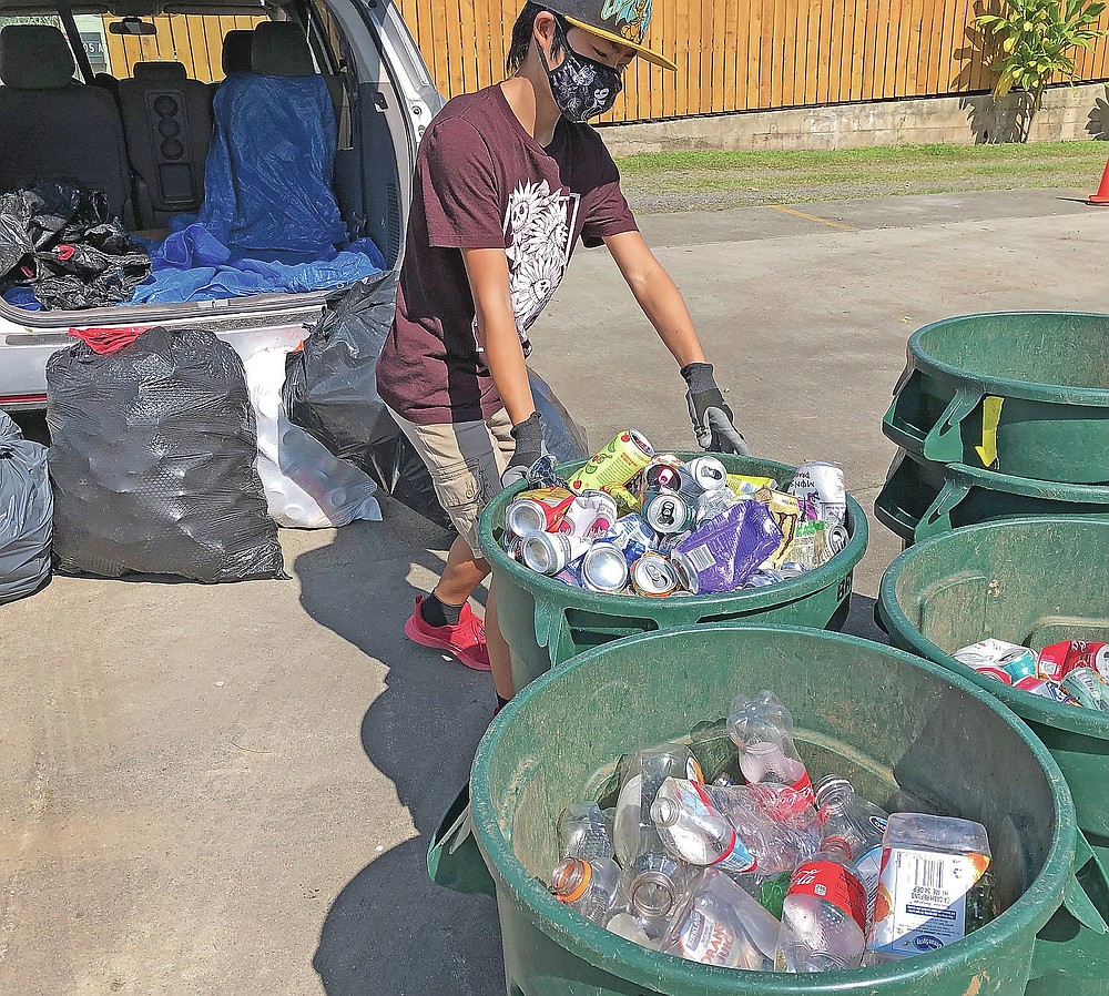Hawaii teenager recycles to help students reach college