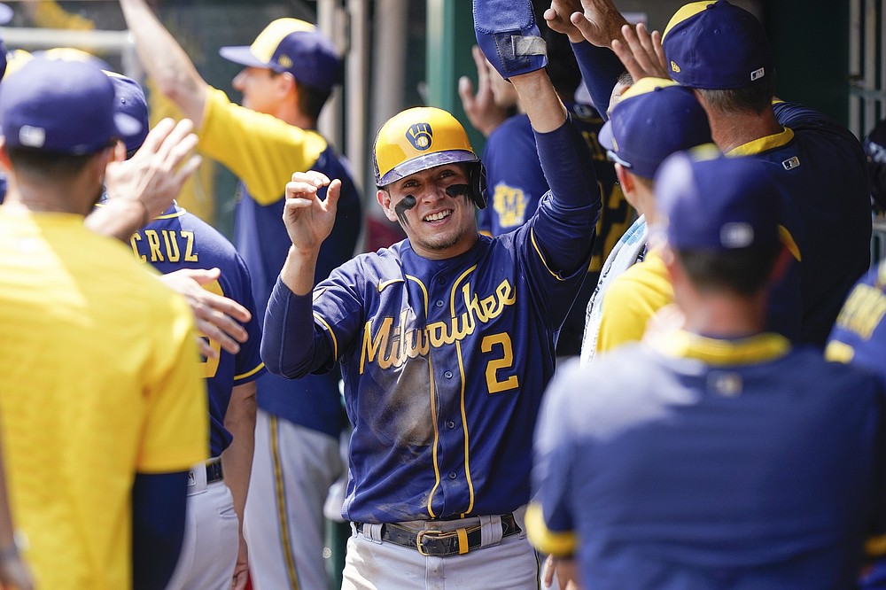 Brewers' road work gains them NL Central command