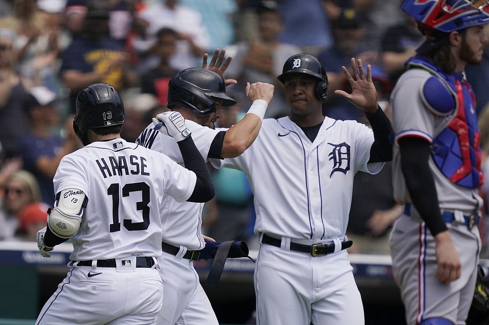 Haase's sacrifice fly helps Tigers to comeback win over White Sox, 6-5