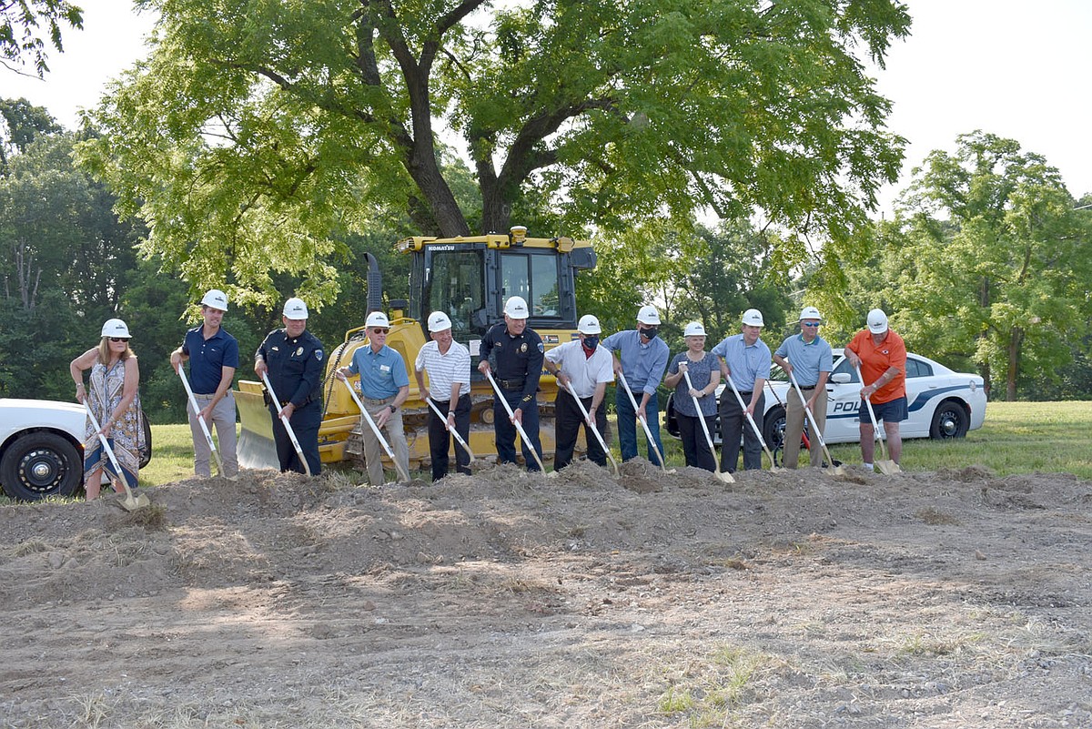 Groundbreaking held for public safety building | The Weekly Vista