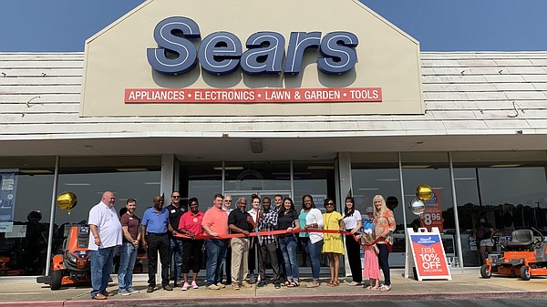 Chamber Welcomes New Sears Hometown Store Ownership El Dorado News   199013767 Sears Hometown Store RC T600 