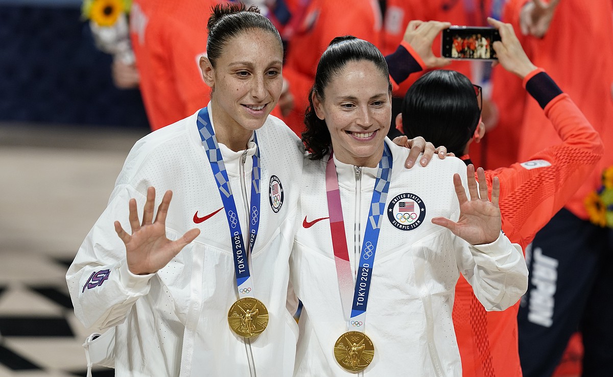 US rolls to women's hoops gold medal in Bird's last Olympics | Hot ...