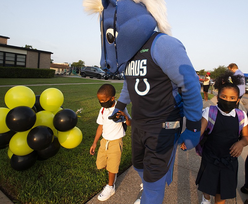 Dallas School District defies ban on mask mandates The Arkansas