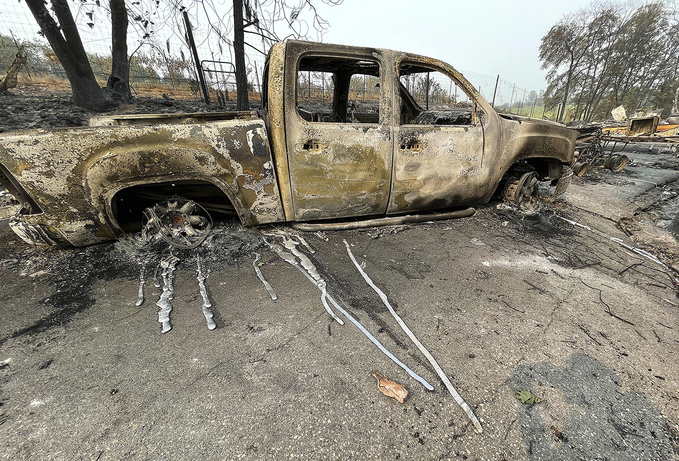 Wildfire racks up destruction - Vimarsana News