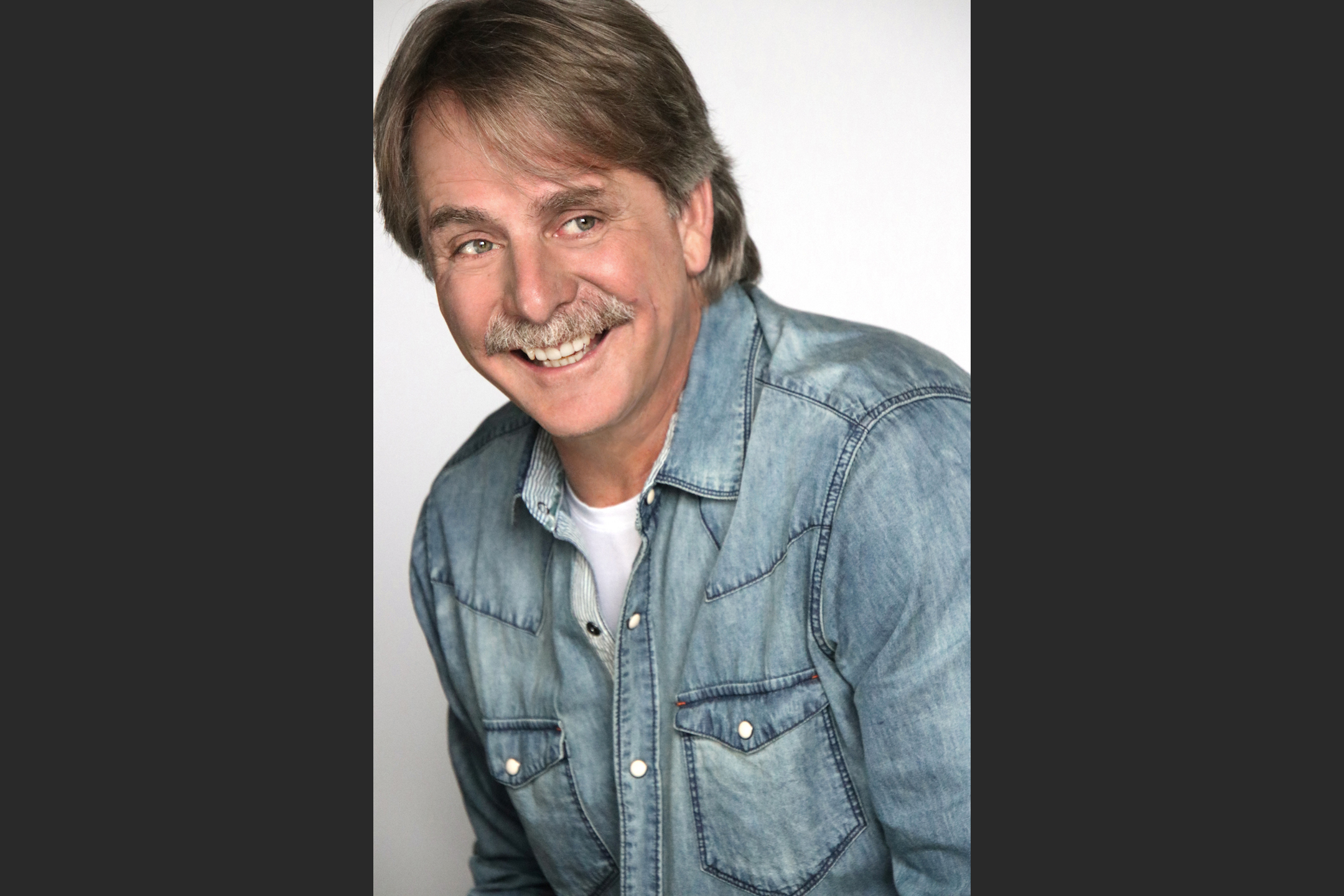 ENTERTAINMENT NOTES: Jeff Foxworthy brings Southern humor to Oaklawn - Vimarsana News