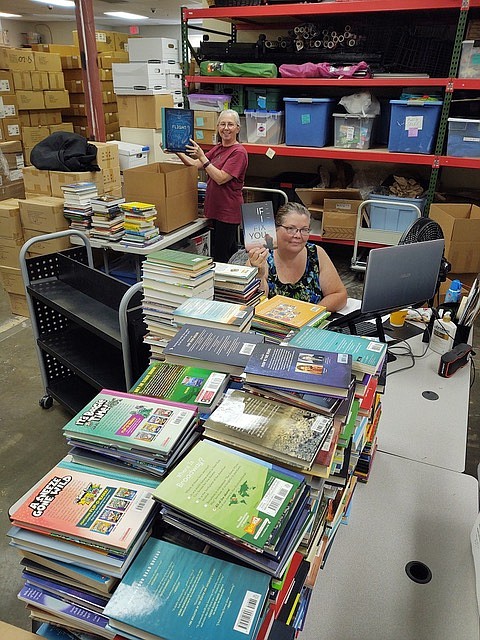 Book Giving Program Donates 600 New Books To Library In Malvern Hot Springs Sentinel Record 