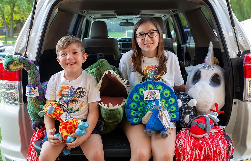 Portraits of the Lewis family before the Arkansas Children’s Northwest Color of Hope Gala 2021 in Bentonville, Arkansas.
Photos by Beth Hall