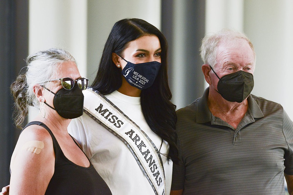 Miss Arkansas USA Stephanie Barber (center) takes a photo with Rebecca and Jim Hendrix, Friday, August 27, 2021 at the J.B. Hunt headquarters in Lowell. Miss Arkansas USA Stephanie Barber appeared at a vaccine clinic hosted by the Northwest Arkansas Council to encourage vaccinations and take photos with participants. Check out nwaonline.com/210828Daily/ for today's photo gallery.
(NWA Democrat-Gazette/Charlie Kaijo)