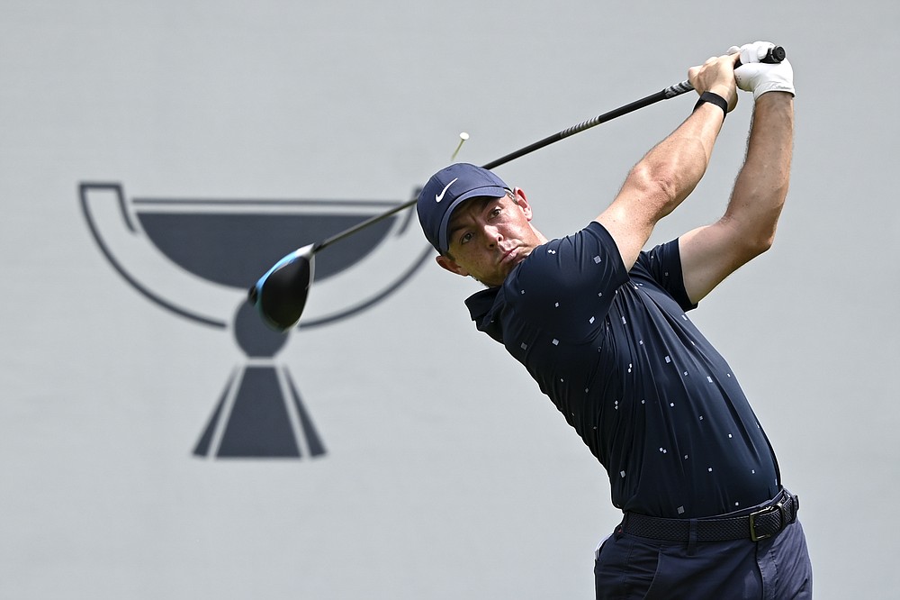 Rory McIlroy, de Irlanda del Norte, sale del octavo hoyo durante la tercera ronda del torneo de golf BMW Championship, el sábado 28 de agosto de 2021, en Caves Valley Golf Club en Owings Mills, Maryland (AP Photo / Terrance Williams)