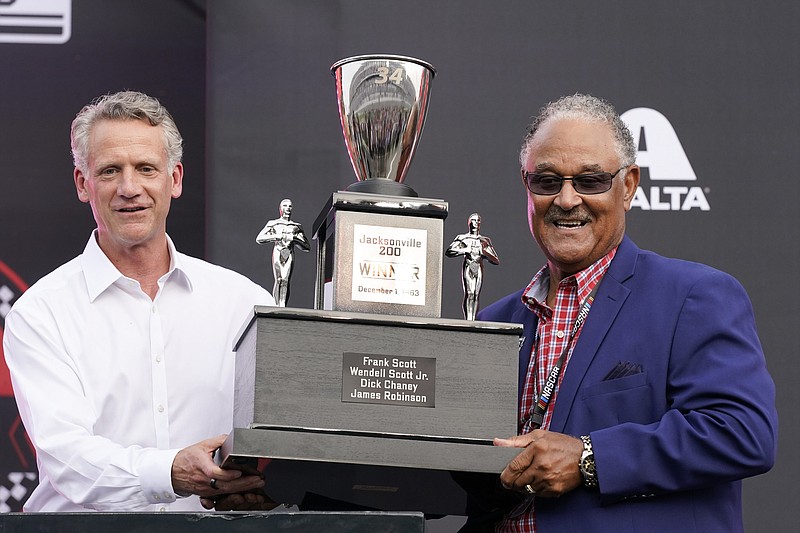 Scott family receives '63 race trophy