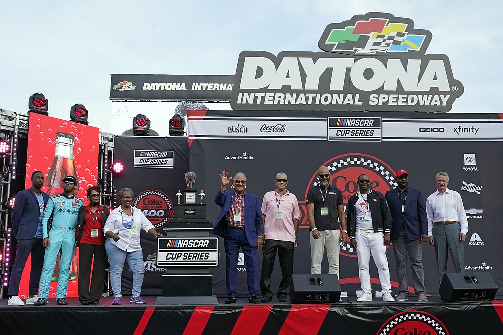 Scott family receives '63 race trophy
