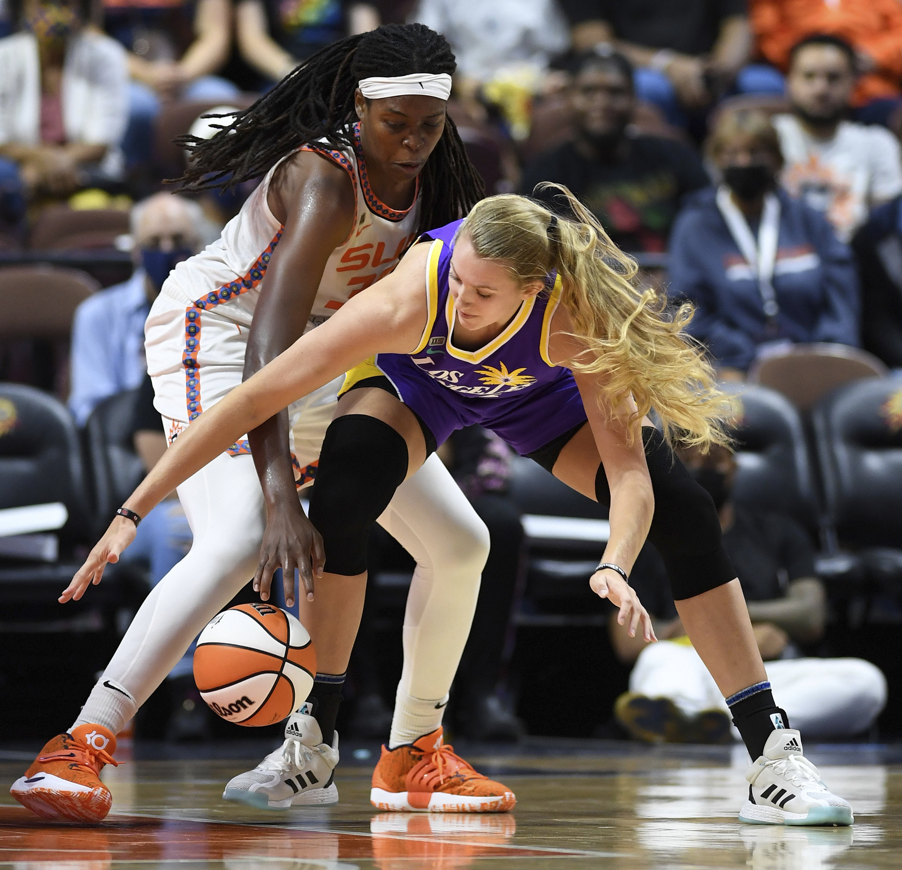 WNBA photo gallery: Los Angeles Sparks @ Connecticut Sun - 5/14/22