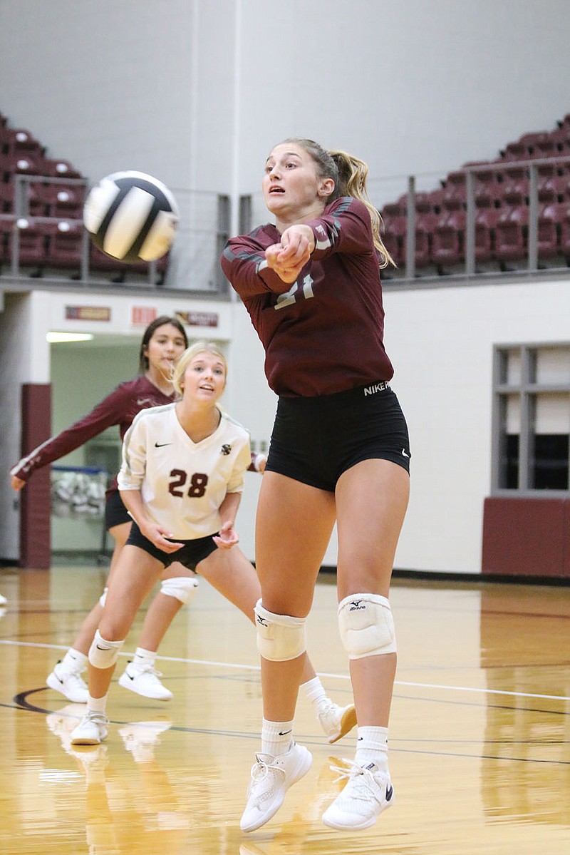 Mark Ross/Special to the Herald-Leader
Siloam Springs junior Faith Ellis digs a ball during Monday's match against Harrison at Panther Activity Center.