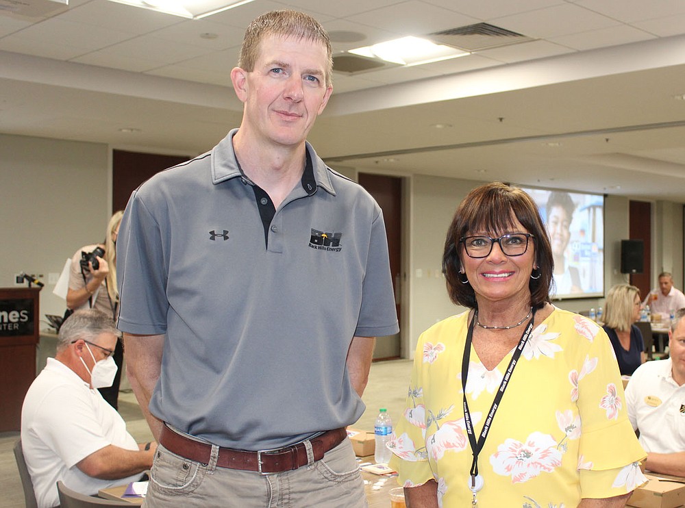 Chad Kinsley and Janet Worley help the United Way of Northwest Arkansas launch this year's fundraising campaign.
(NWA Democrat-Gazette/Carin Schoppmeyer)