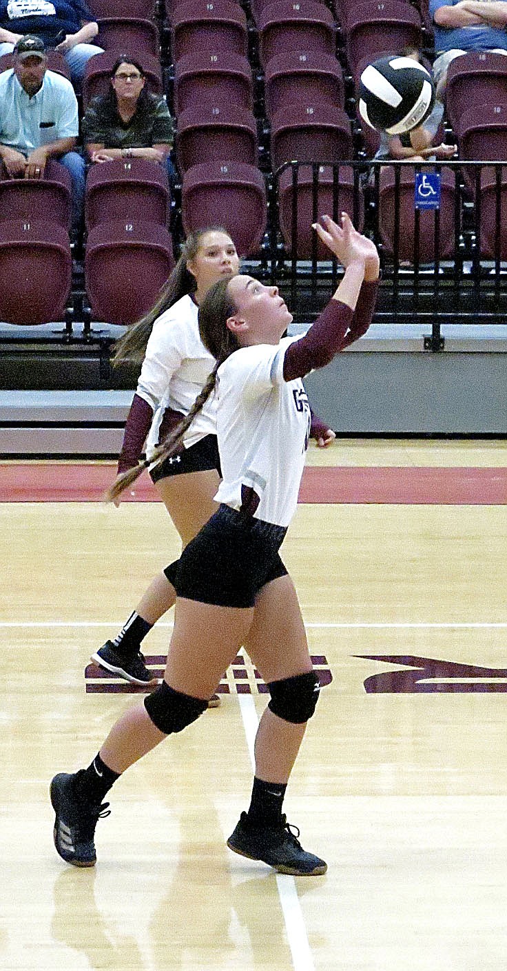 Westside Eagle Observer/RANDY MOLL
Gentry junior Madison Voyles sets the ball during play against Huntsville at Gentry High School on Thursday.