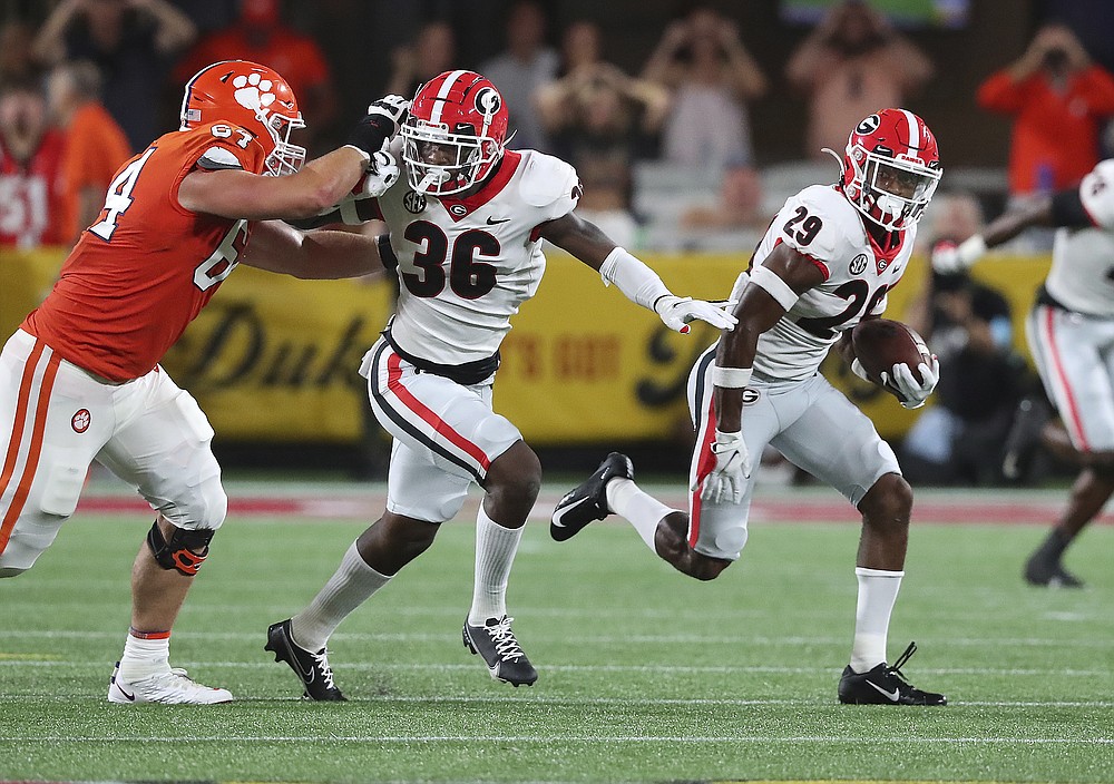 WholeHogSports - Browns release defensive end, former Razorback Chris Smith