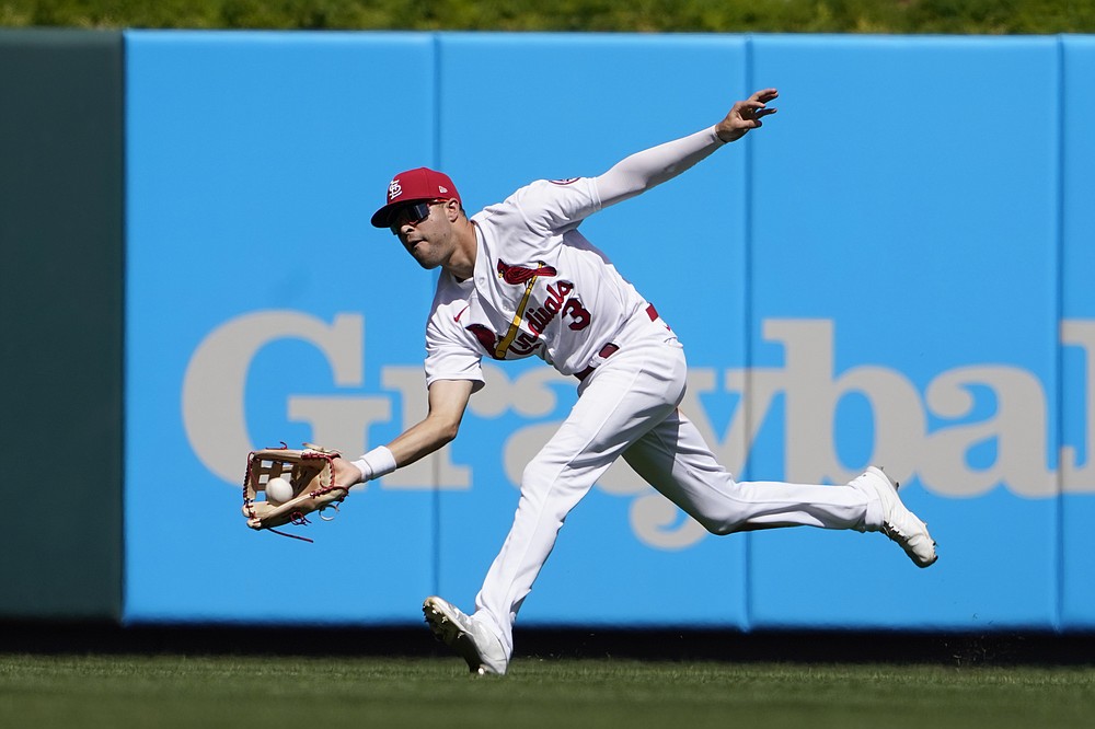 Carlson's RBI hit in 9th lifts Cardinals past Giants 3-2