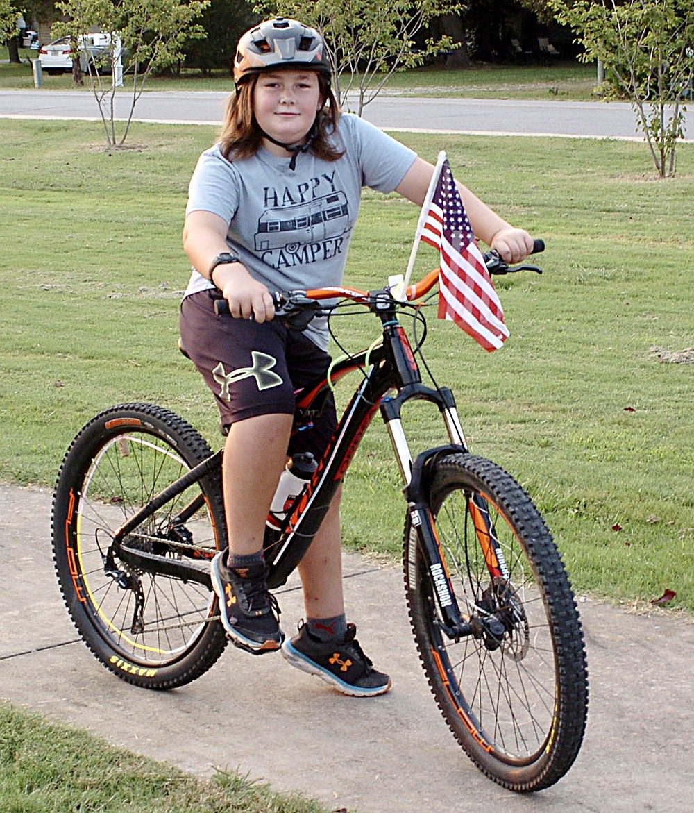 Westside Eagle Observer/RANDY MOLL
Piper Franzen is ready to ride in Saturday's Gentry Chamber of Commerce sponsored glow ride on Main Street.