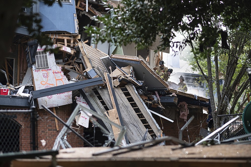 4 injured after apartment building explosion near Atlanta