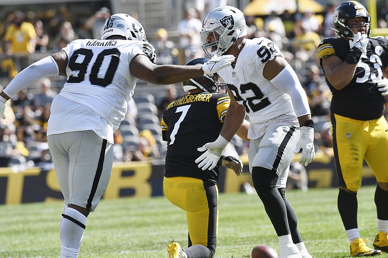 Carr's deep passes drive Raiders over Steelers