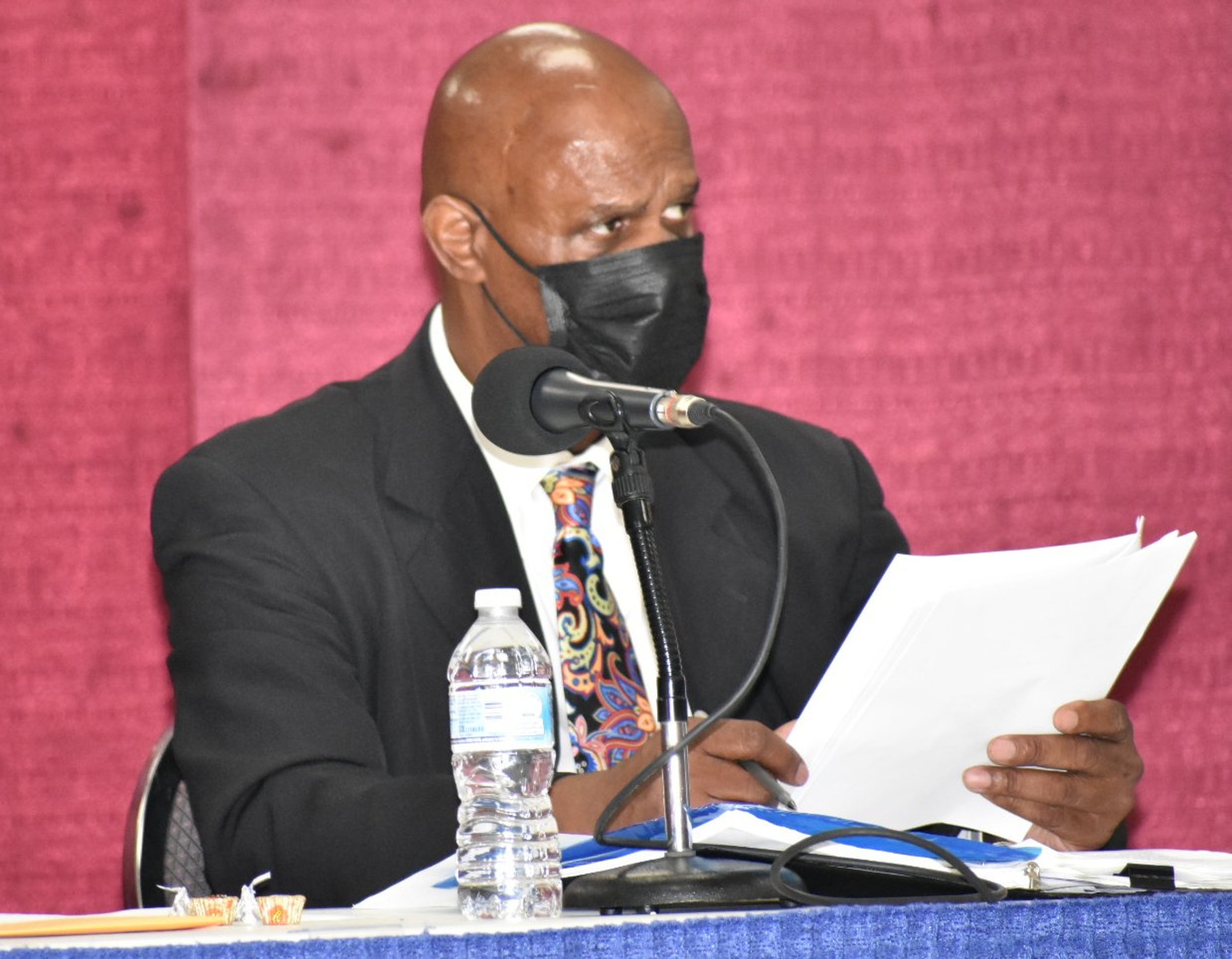 Council applauds as Mays returns