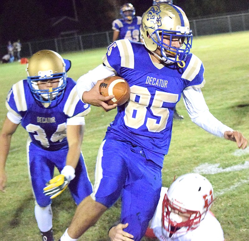 Westside Eagle Observer/MIKE ECKELS
Edgar Herrera (85) makes an end around several Mustang players but is finally dropped by another Mustang defender during the Decatur-Midland eight-man football contest at Bulldog Stadium in Decatur Friday night. Herrera managed to pick up a first down on the play for the Bulldogs.