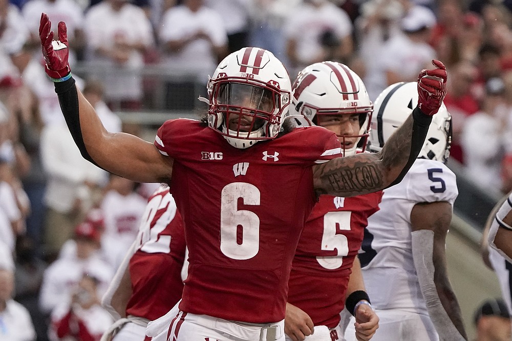 Wisconsin Badgers' Leo Chenal tests positive for COVID-19, out 2 weeks