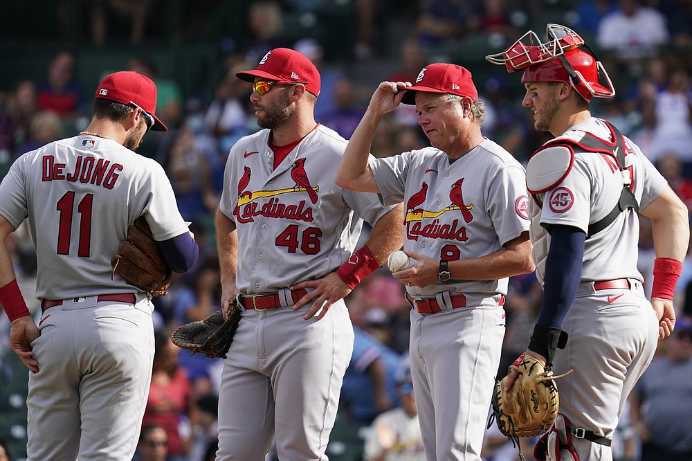 Photo: St. Louis Cardinals Andrew Knizner Talks To New York Yankees  Harrison Bader - SLP2023070208 