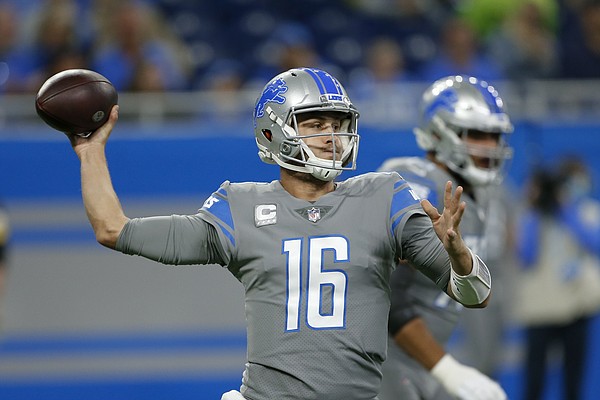 Detroit Lions quarterback Jared Goff (16) looks to pass the ball against  the Baltimore Ravens in