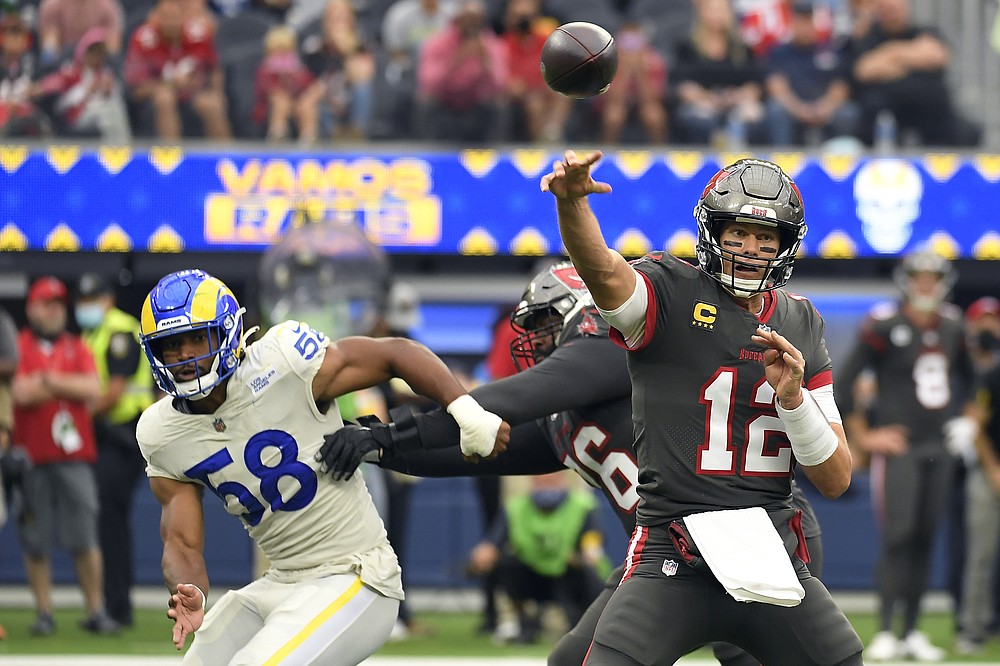 Stafford tosses 4 TDs; Bucs' streak ends