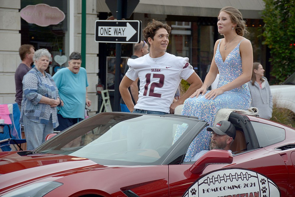 Graham Thomas / Siloam Sunday Christian Ledeker and Emma Norberg participate in the Siloam Springs reunion parade on Wednesday in downtown Siloam Springs.