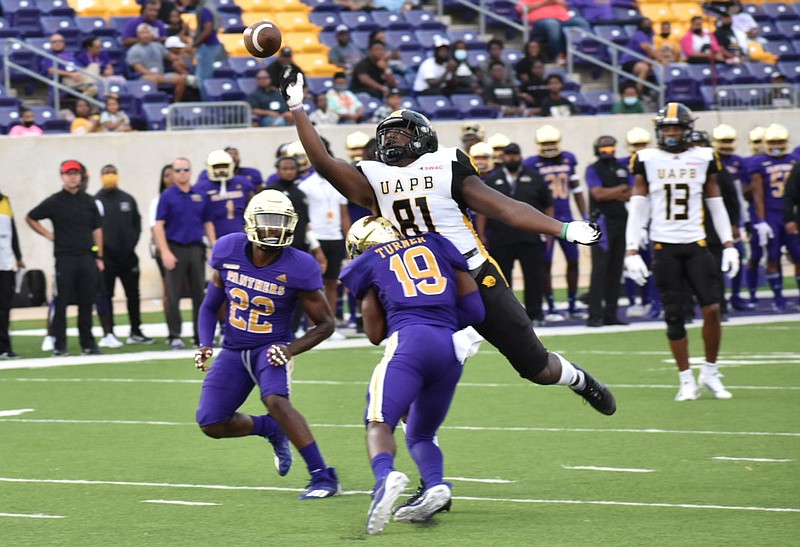 UAPB tight end Rashad Beecham tries to make a catch but takes a shot from Prairie View A&M strong safety Bryce Turner in the first quarter of the Golden Lions’ 27-17 loss Thursday in Prairie View, Texas.
(Pine Bluff Commercial/I.C. Murrell)
