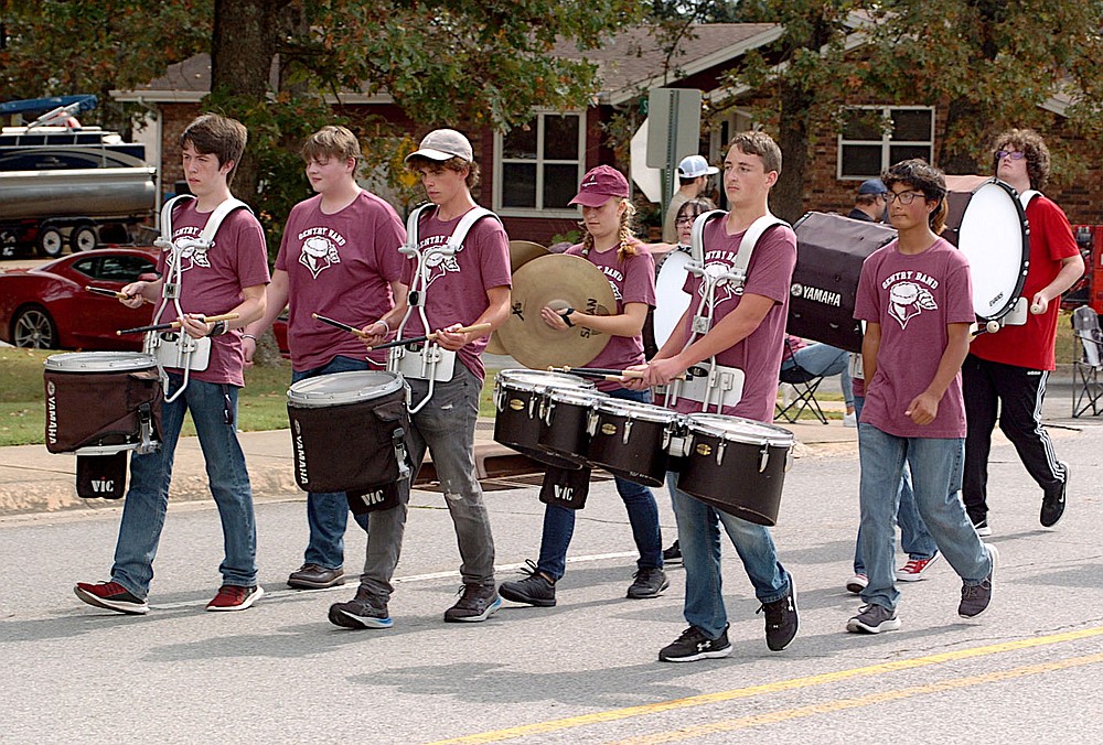Westside Eagle Observer/RANDY MOLL
Gentry's homecoming parade was led by the marching band stepping to the beat of its drummers.