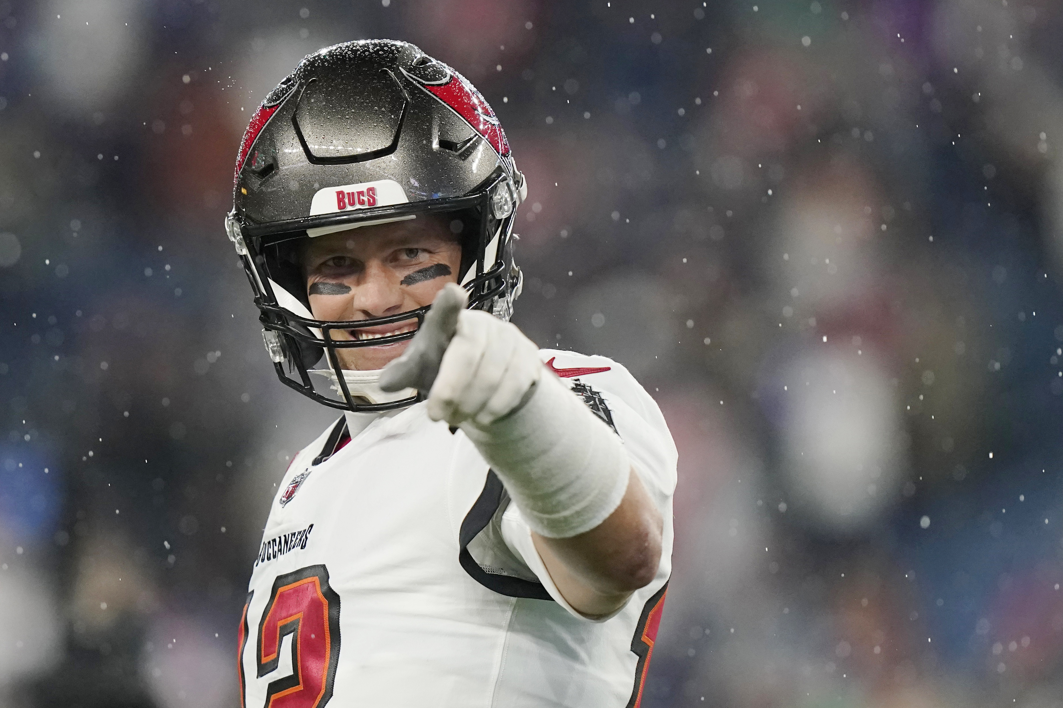 Brady collects win, record in return - Vimarsana News