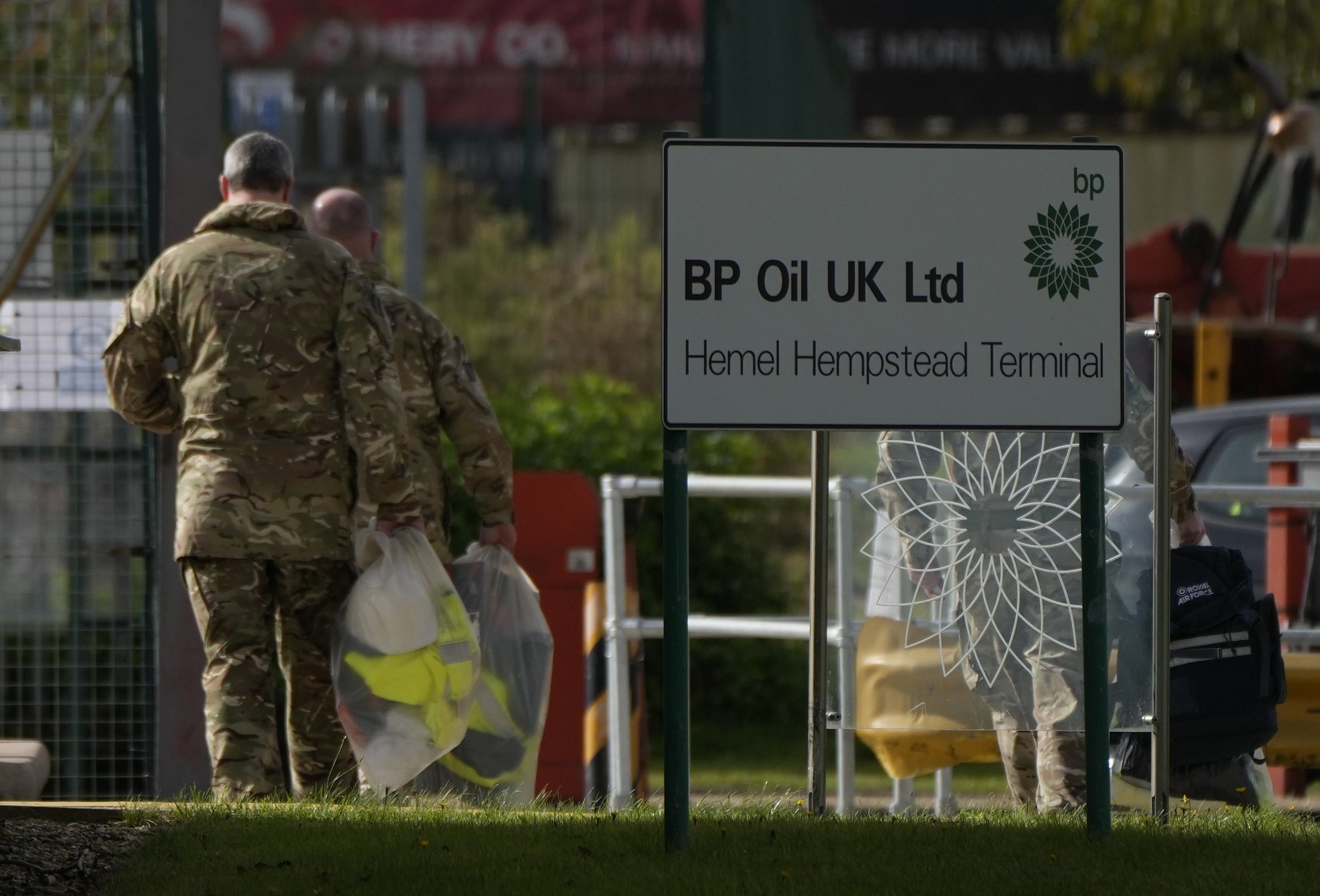 U.K. troops to drive gas trucks in dearth - Vimarsana News