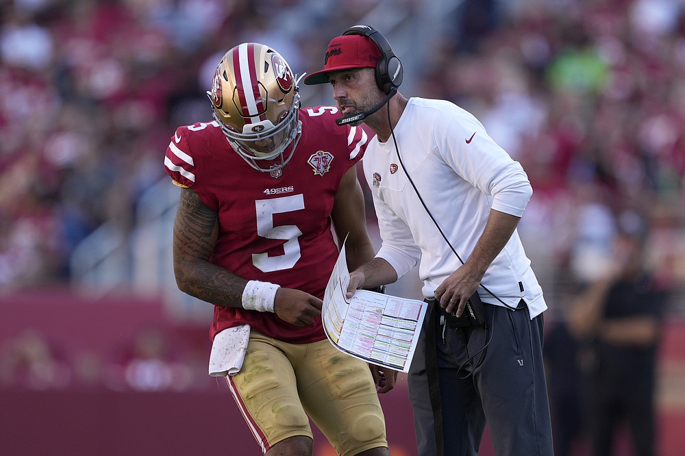 San Francisco 49ers head coach Kyle Shanahan, right, chats with quarterback Trey Lance (5) during the second half of an NFL football game against the Seattle Seahawks in Santa Clara, Calif. On Sunday, October 3, 2021 (AP Photo / Tony Avelar)