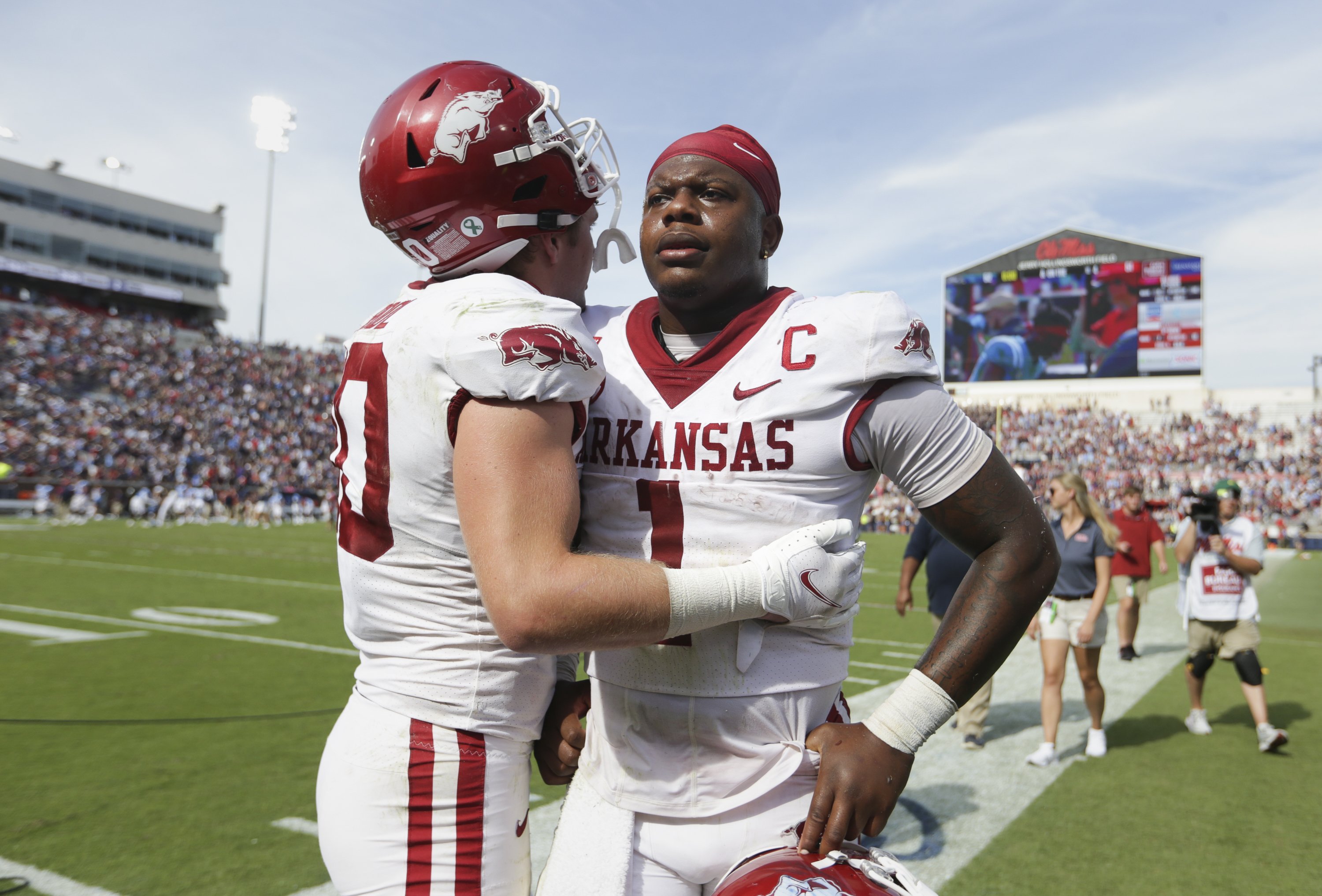 Razorbacks trying to tackle their run-defense problems - Vimarsana News