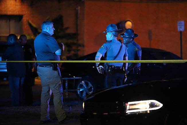 Officer Shoots Suspect In Texarkana Restaurant | The Arkansas Democrat ...