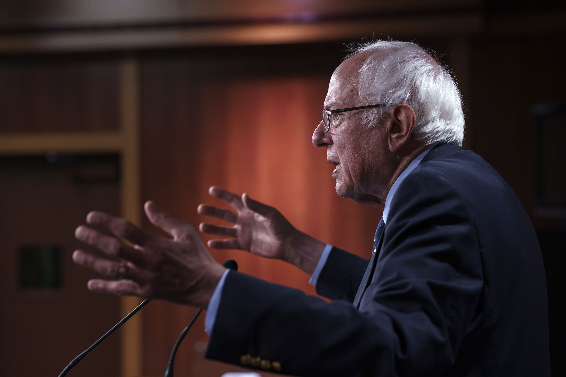 Sanders' public rebuke raises Manchin ire - Vimarsana News
