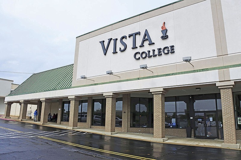 Vista College, a chain of trade schools that operated a campus in Fort Smith, closed its doors abruptly Friday, according to an official at the Arkansas Division of Higher Education.
(NWA Democrat-Gazette/Thomas Saccente)