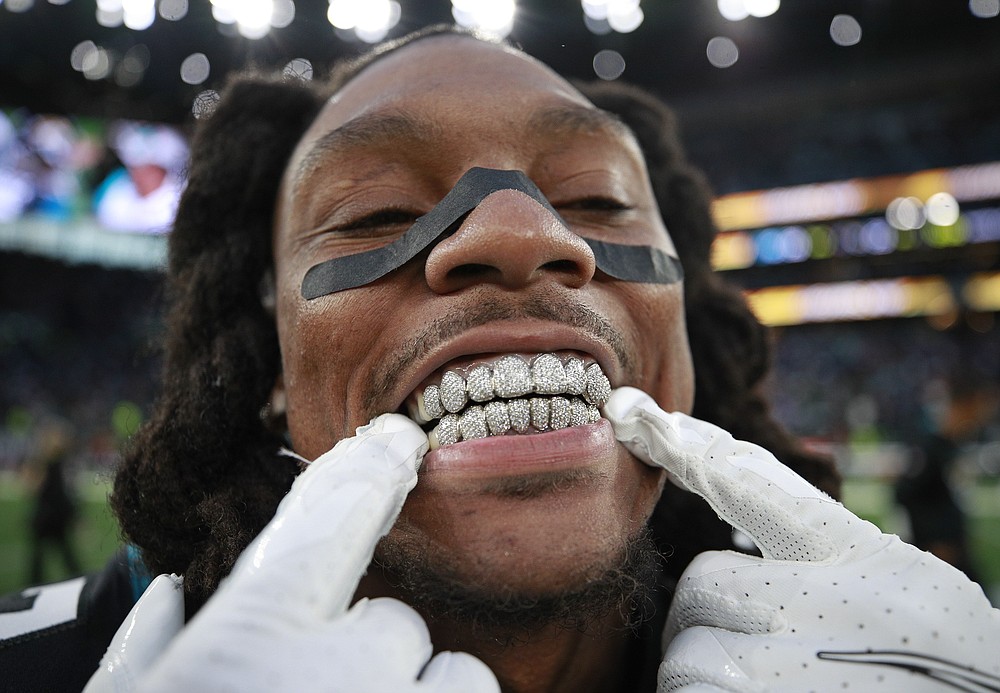 Jacksonville Jaguars cornerback Chris Claybrooks (6) looks up at a