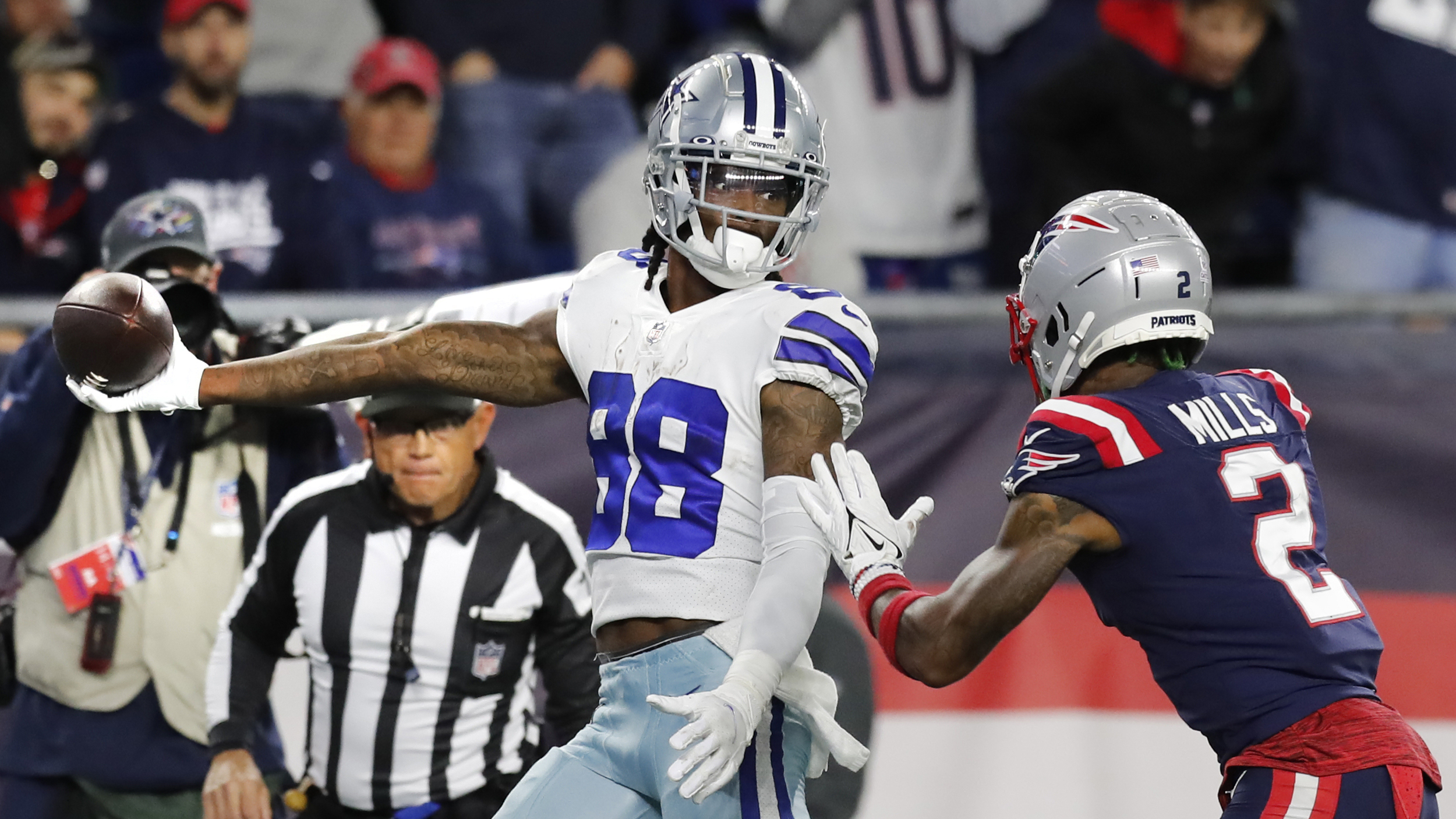 New England Patriots wide receiver Nelson Agholor (15) heads for the end  zone after a touchdown pass from New England Patriots quarterback Mac Jones  during the first half of an NFL football