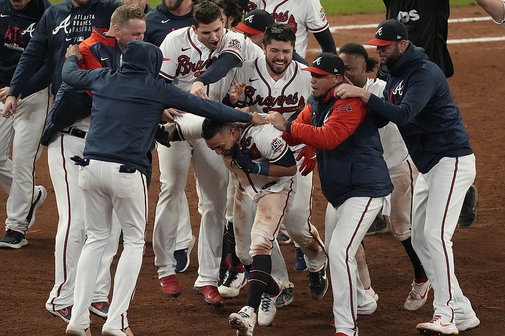 Freeman, Albies HR again, Braves hang on for 2-0 NLCS lead